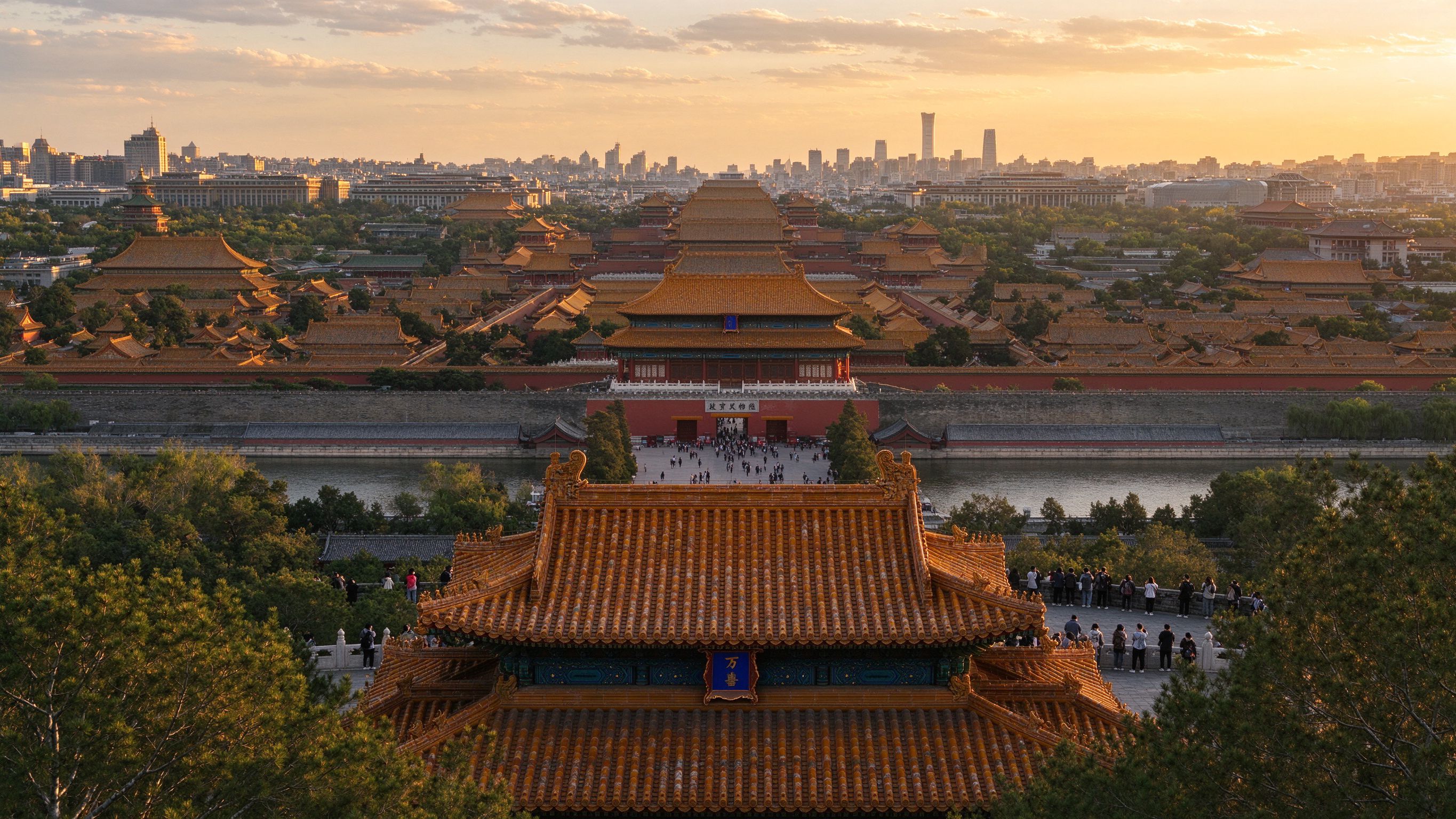 Jingshan and Beihai Park Private Walking Tour